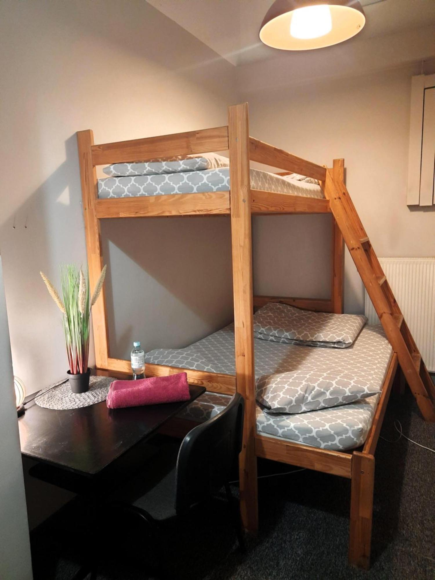 Go Hostel Rewolucji Лодз Екстериор снимка