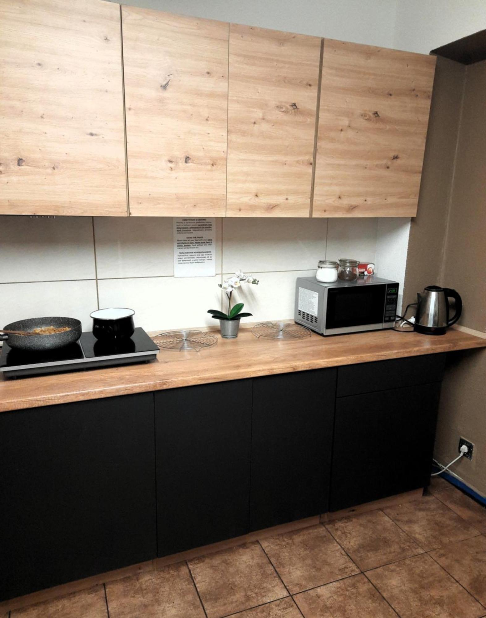 Go Hostel Rewolucji Лодз Екстериор снимка