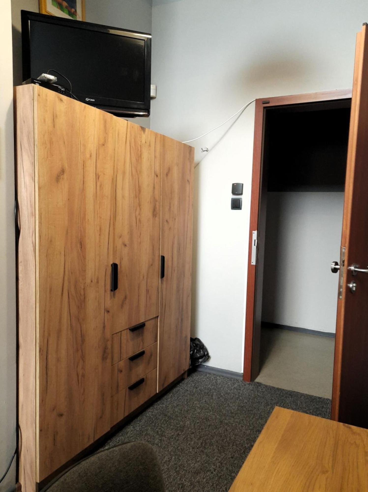 Go Hostel Rewolucji Лодз Екстериор снимка