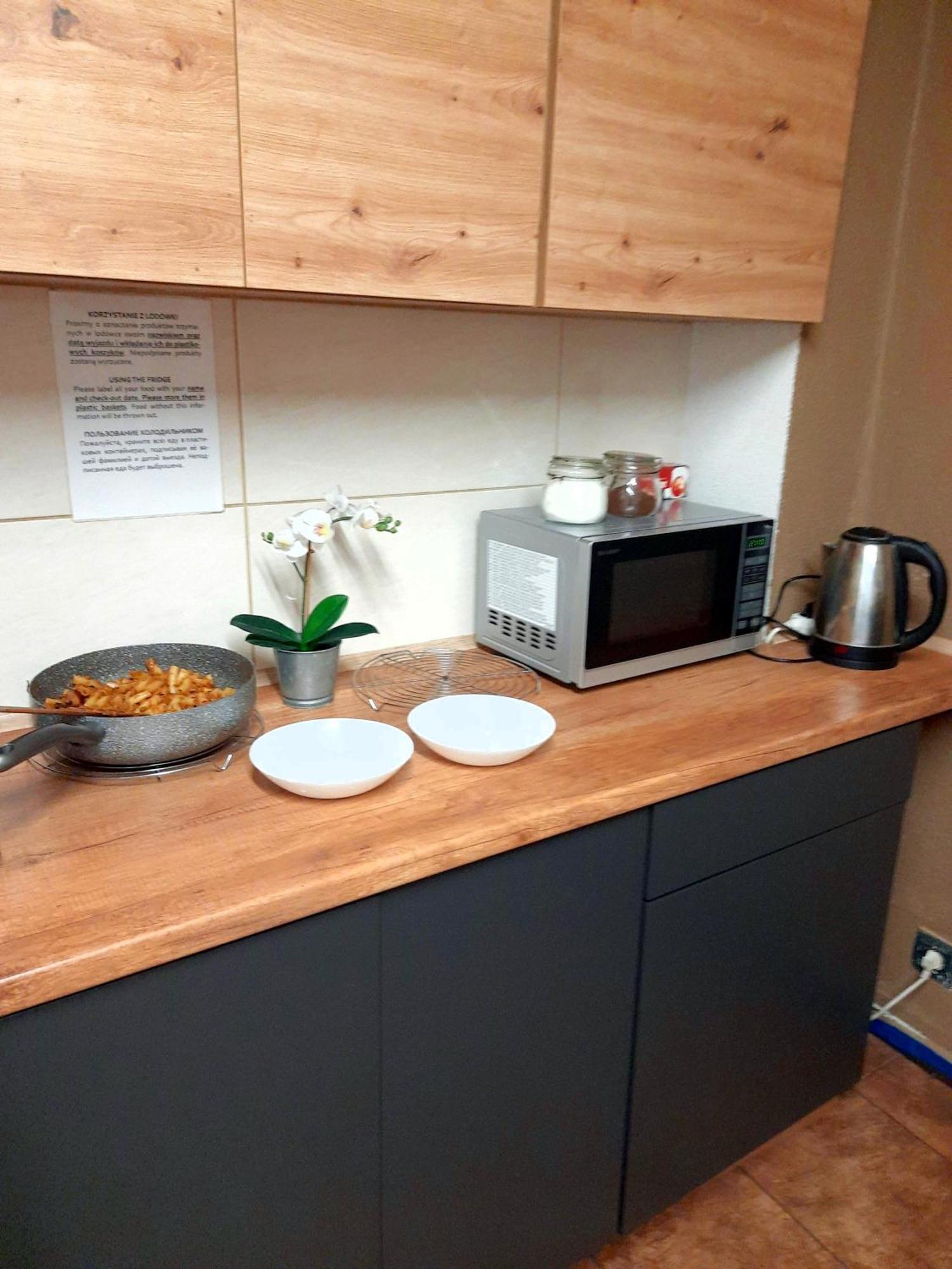 Go Hostel Rewolucji Лодз Екстериор снимка