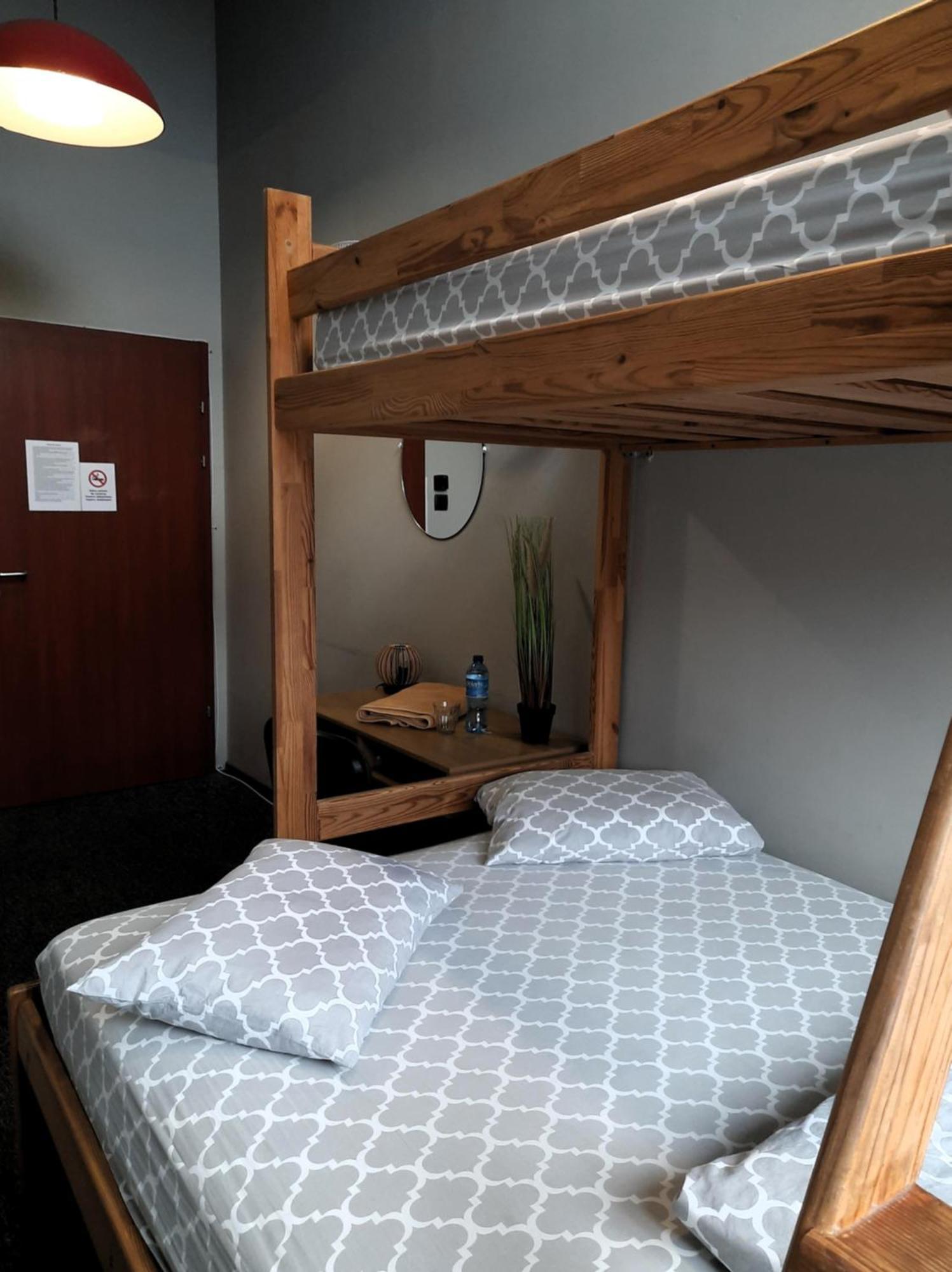 Go Hostel Rewolucji Лодз Екстериор снимка