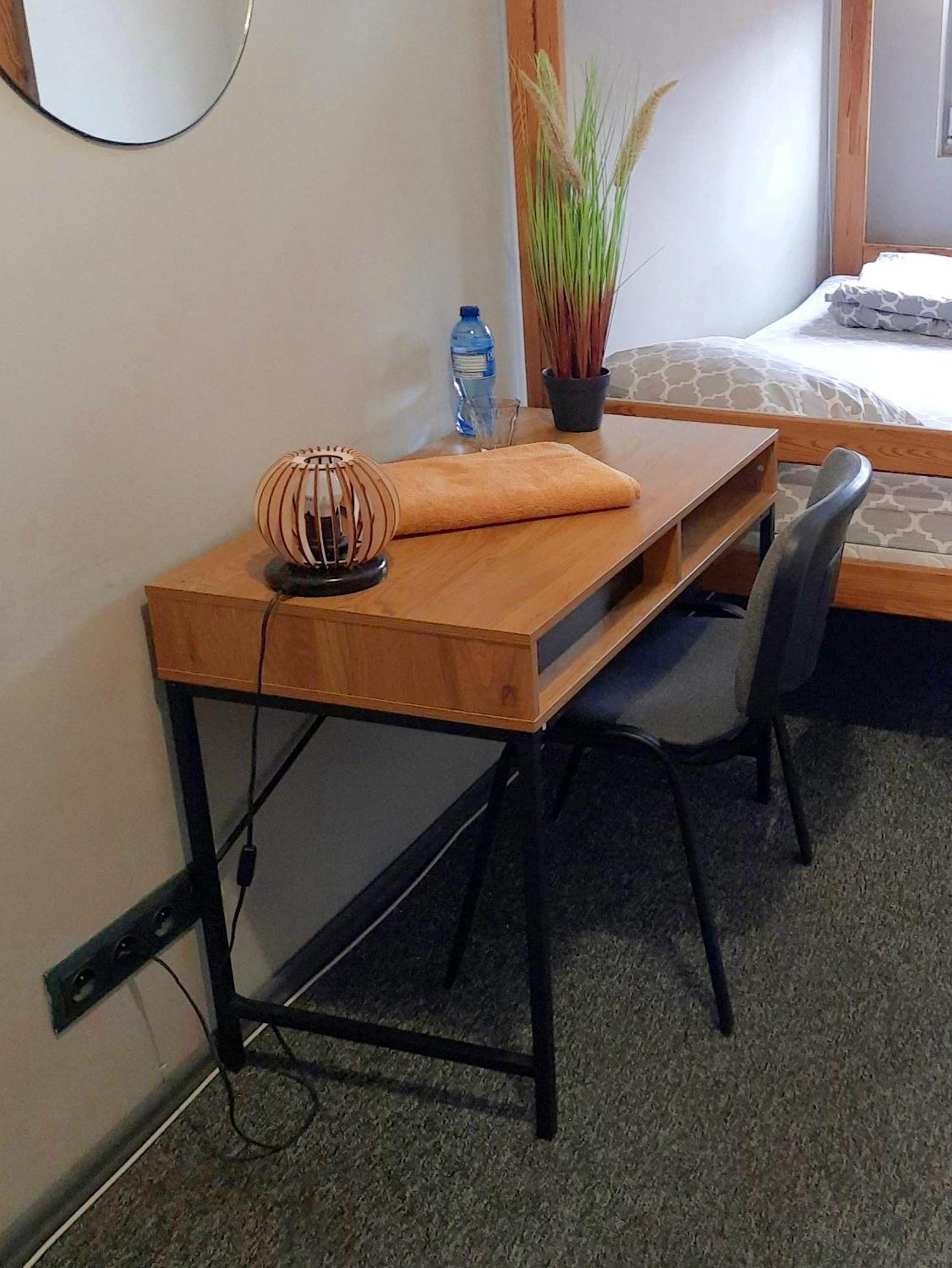Go Hostel Rewolucji Лодз Екстериор снимка