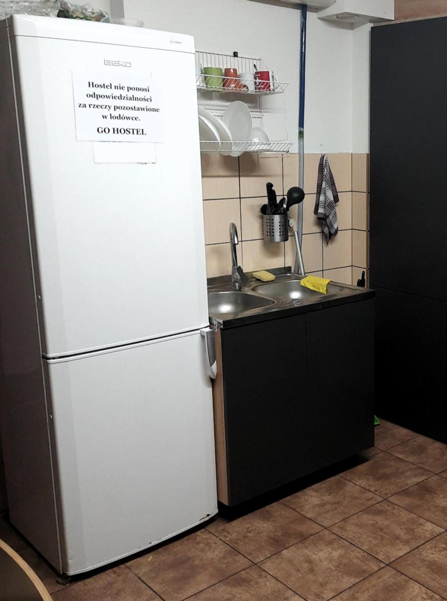 Go Hostel Rewolucji Лодз Екстериор снимка
