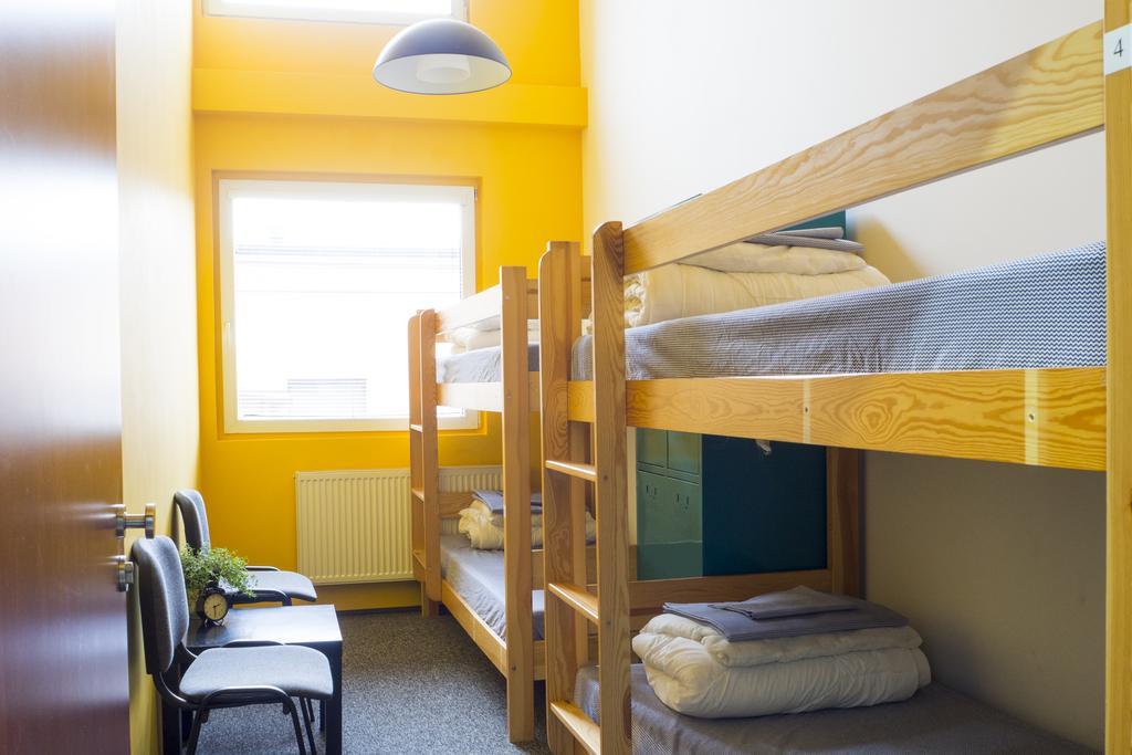 Go Hostel Rewolucji Лодз Екстериор снимка