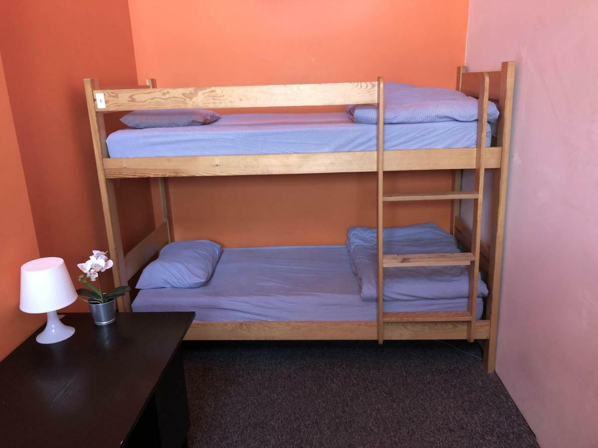 Go Hostel Rewolucji Лодз Екстериор снимка