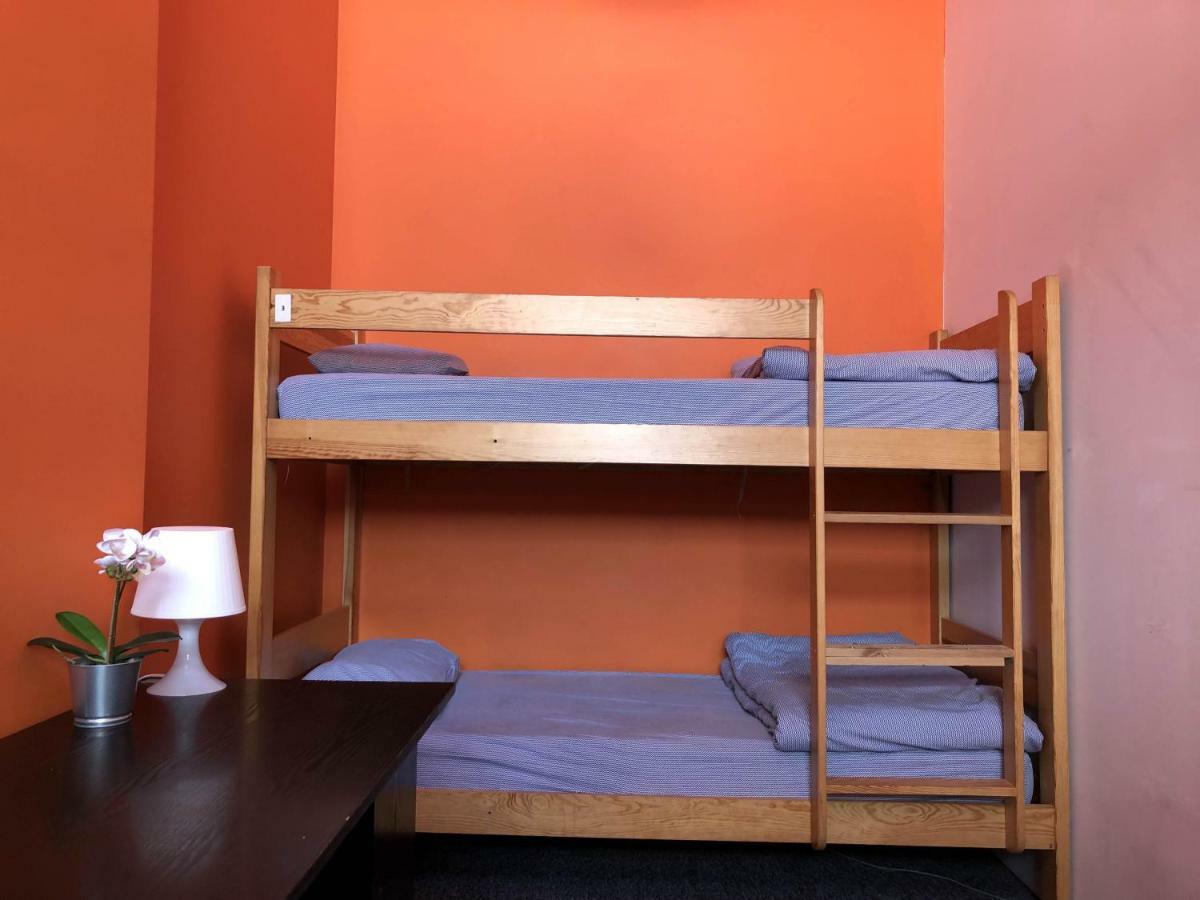 Go Hostel Rewolucji Лодз Екстериор снимка